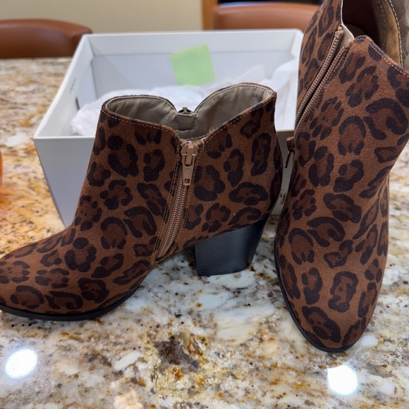 Style & Co. Leopard faux suede ankle boots Excellent UNUSED condition!! 7M - Picture 4 of 16